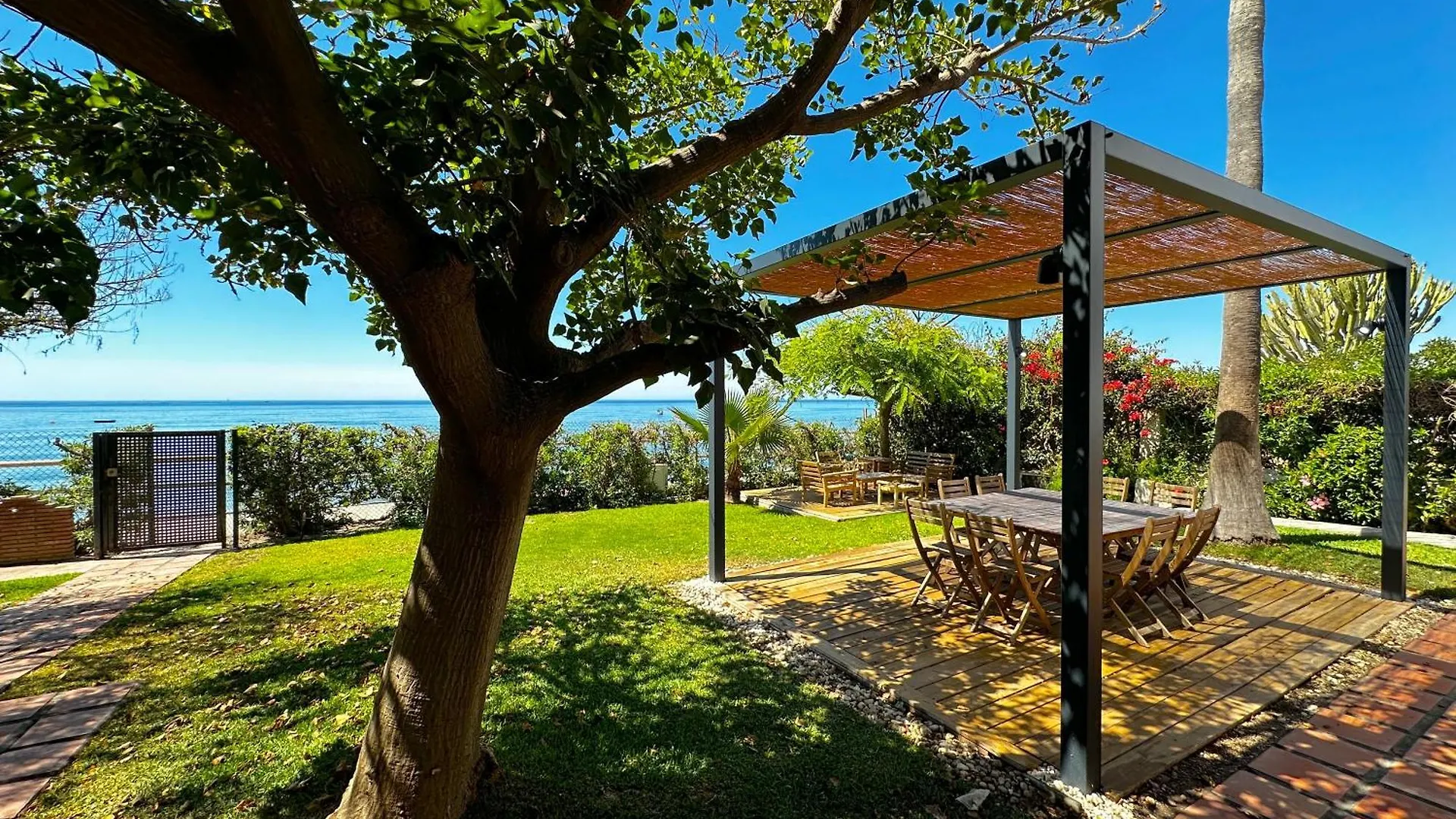 Holiday home Villa Alboran Beachfront 9Pax Torre de Benagalbon